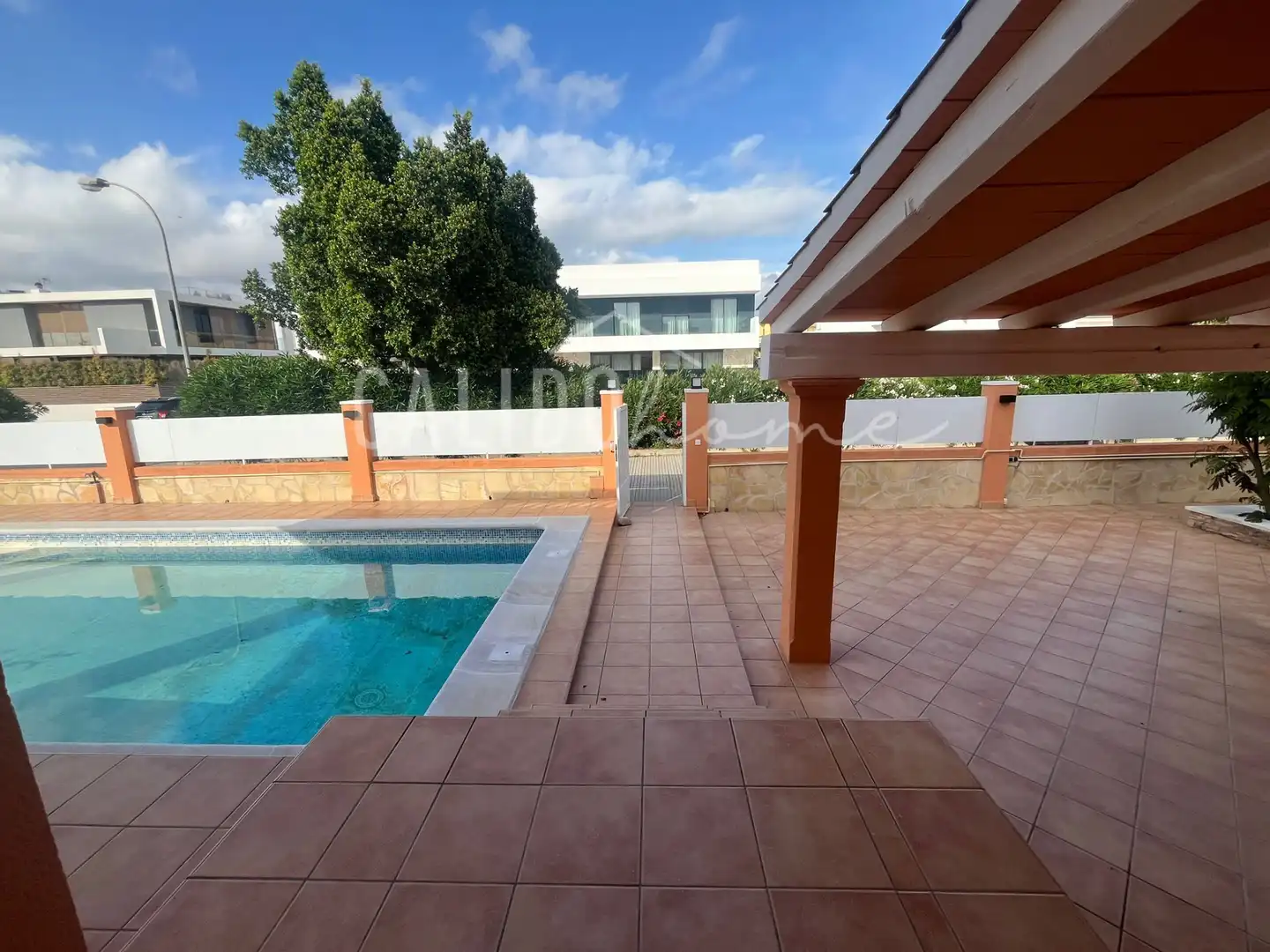 Schwimmbecken von Einfamilien-Reihenhaus zum Verkauf in Marratxí mit Klimaanlage, Heizung und Privatgarten