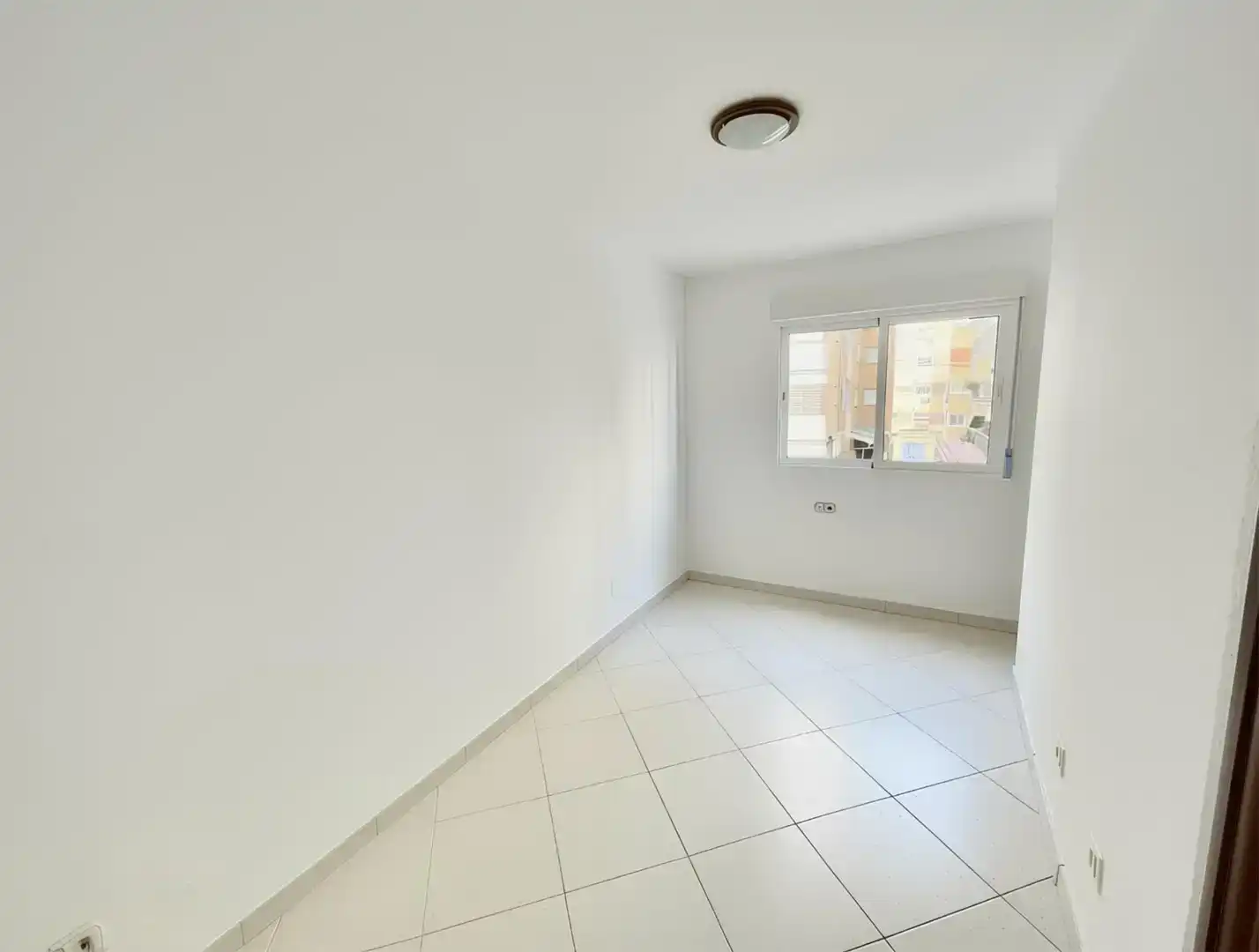 Schlafzimmer von Wohnung zur Miete in Málaga mit Klimaanlage