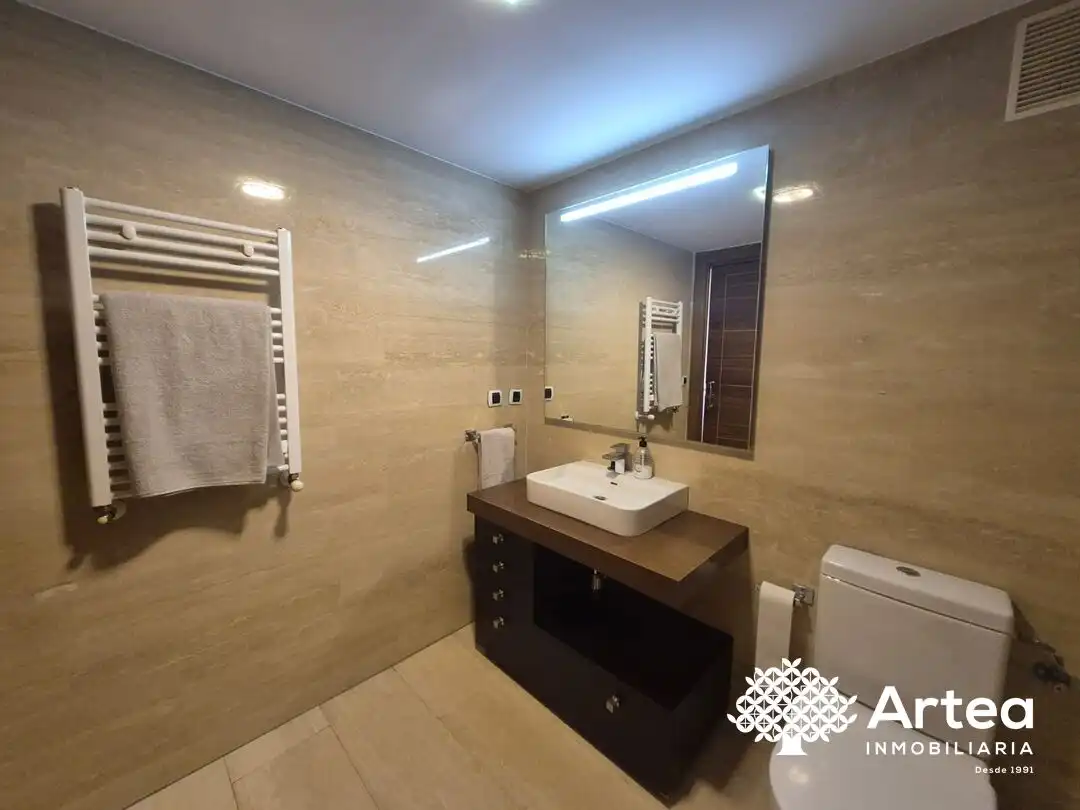 Baño de Piso de alquiler en Bilbao  con Calefacción, Jardín privado y Horno