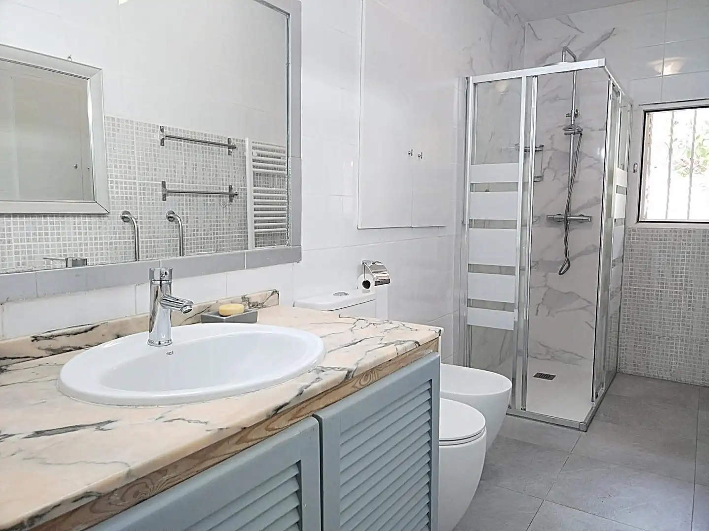 Baño de Casa o chalet en venta en Arganda del Rey con Aire acondicionado, Calefacción y Jardín privado