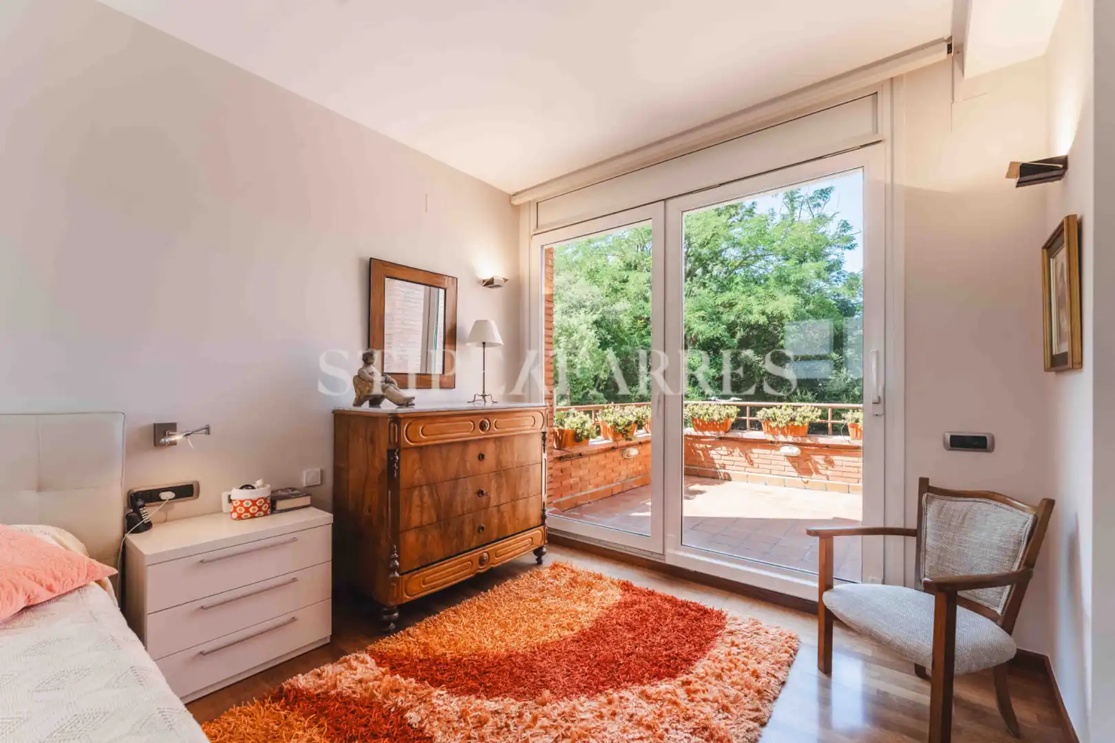Schlafzimmer von Haus oder Chalet zum Verkauf in Barcelona mit Klimaanlage, Heizung und Privatgarten
