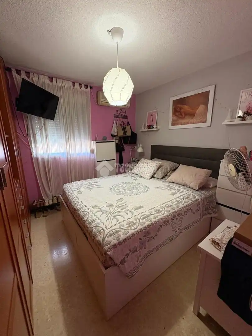 Bedroom of Flat for sale in Sevilla  with Air Conditioner and Balcony