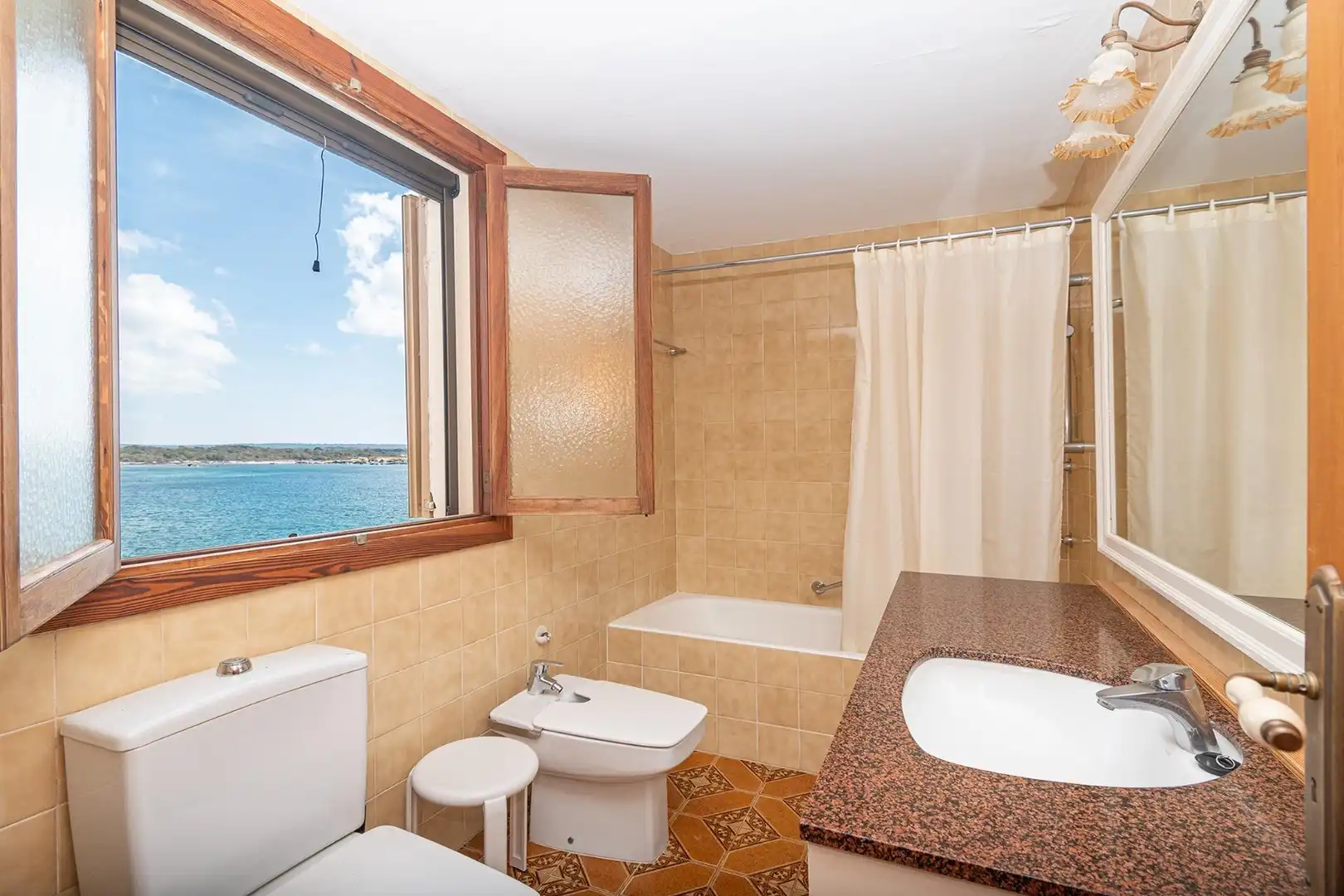 Baño de Piso en venta en Ses Salines con Aire acondicionado, Calefacción y Terraza