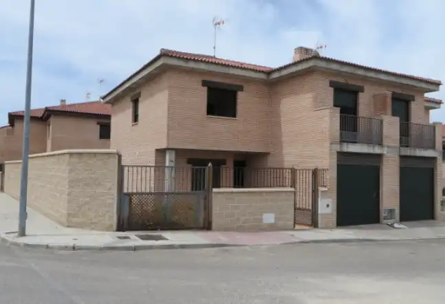 Vista exterior de Piso en venta en Mora