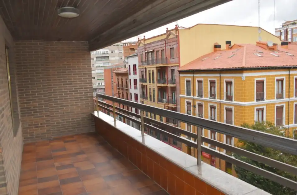 Terrasse von Wohnung zum Verkauf in Valladolid mit Parkett, Terrasse und Abstellraum