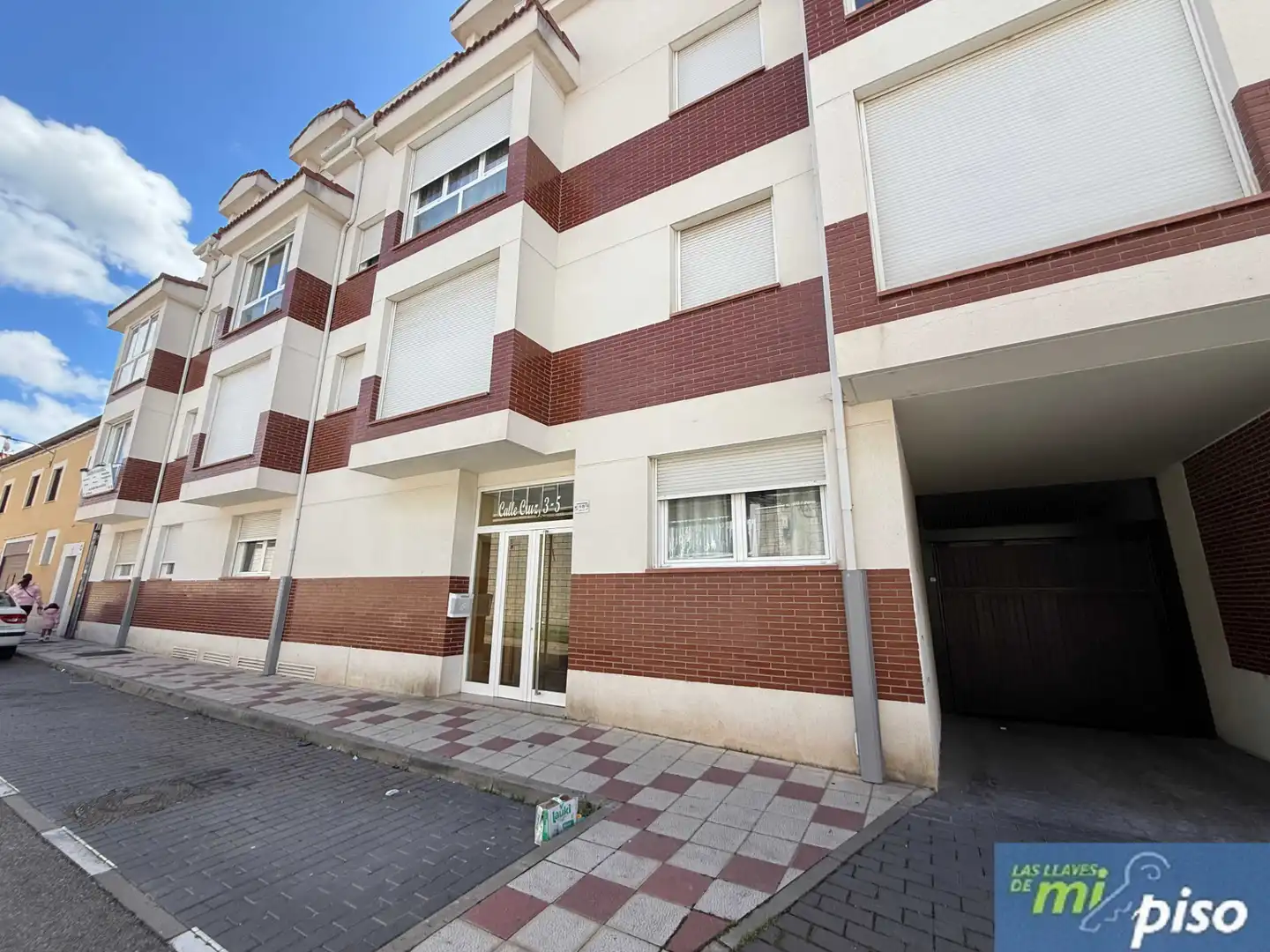 Vista exterior de Pis en venda en Santovenia de Pisuerga amb Calefacció, Parquet i Traster