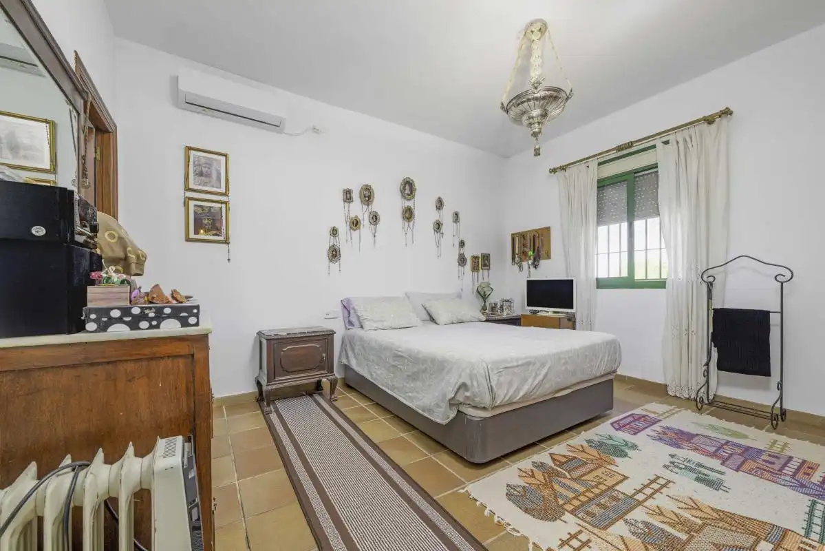 Dormitori de Casa o xalet en venda en Bollullos de la Mitación amb Aire condicionat, Calefacció i Jardí privat