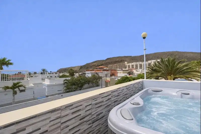 Vista exterior de Casa adosada en venta en Arona con Aire acondicionado, Terraza y Trastero