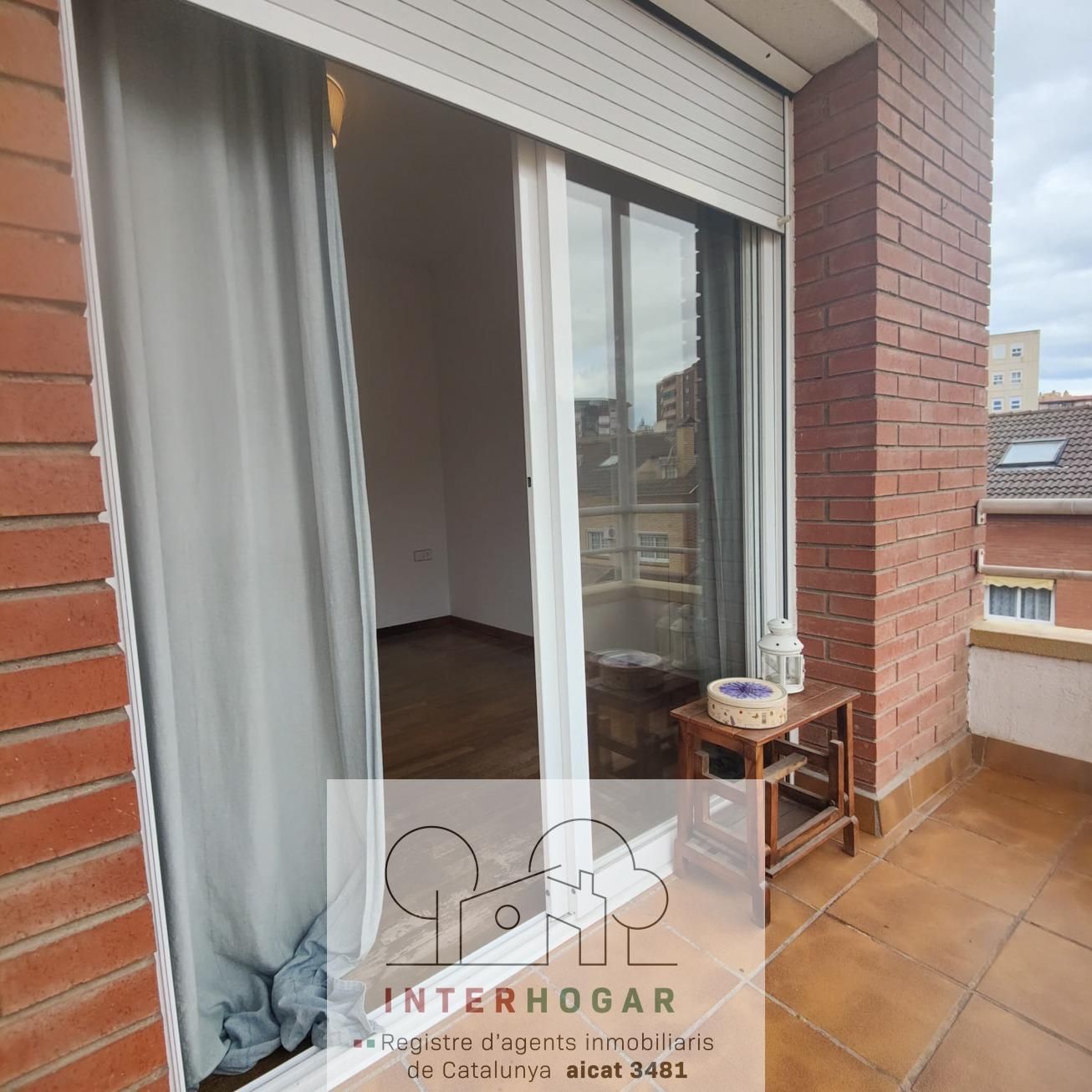 Habitación de Piso en venta en Cerdanyola del Vallès con Parquet y Terraza