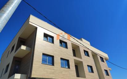 Vista exterior de Pis en venda en Redondela amb Calefacció