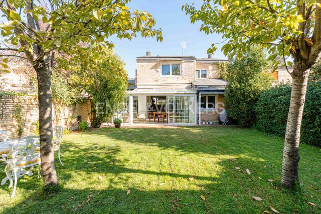 Casa-chalet en Venta en La Florida -  El  Plantío