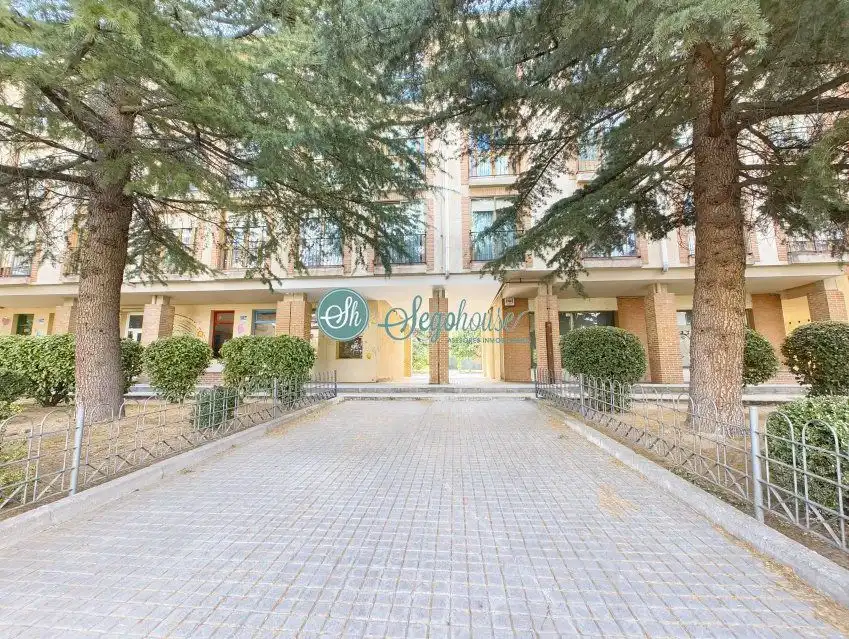 Vista exterior de Piso en venta en Segovia con Calefacción, Terraza y Trastero
