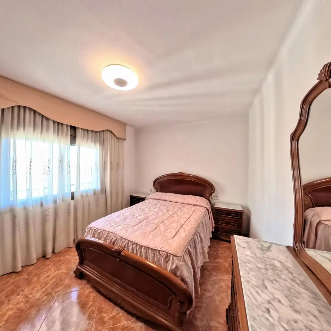 Habitación de Piso en venta en Barcelona con Balcón y Alarma