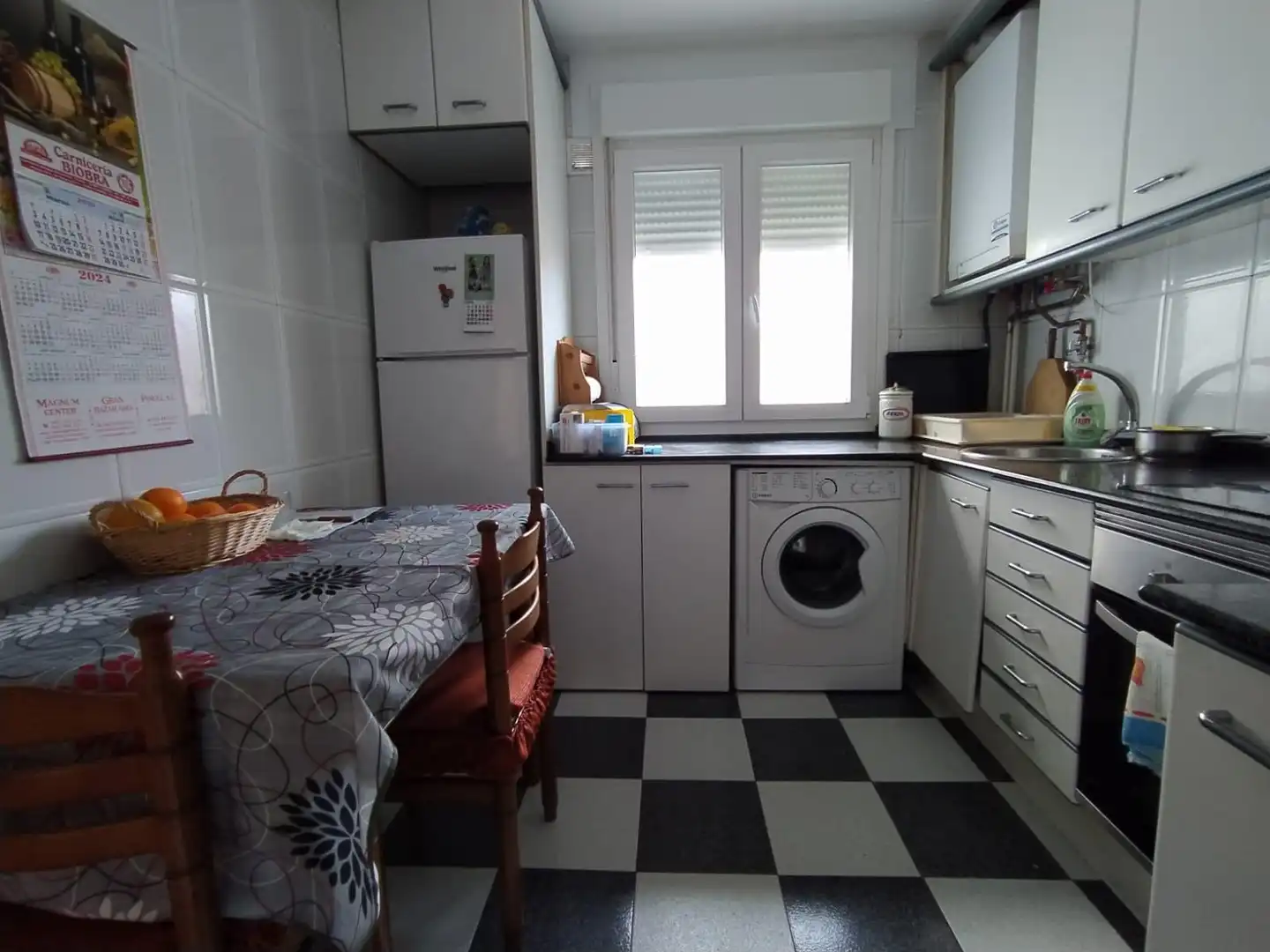 Cocina de Piso en venta en Ponferrada con Calefacción, Terraza y Trastero