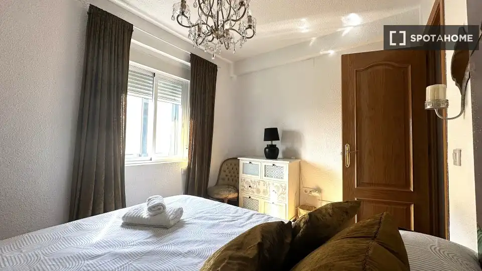 Bedroom of Flat for rent in Madrid  with Air Conditioner, Heating and Furnished