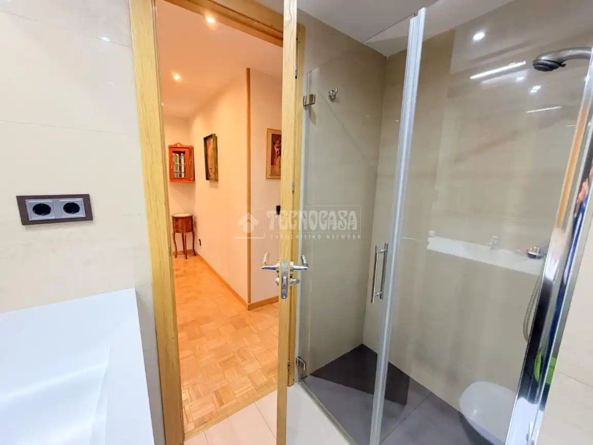 Baño de Piso en venta en Madrid con Aire acondicionado, Calefacción y Parquet