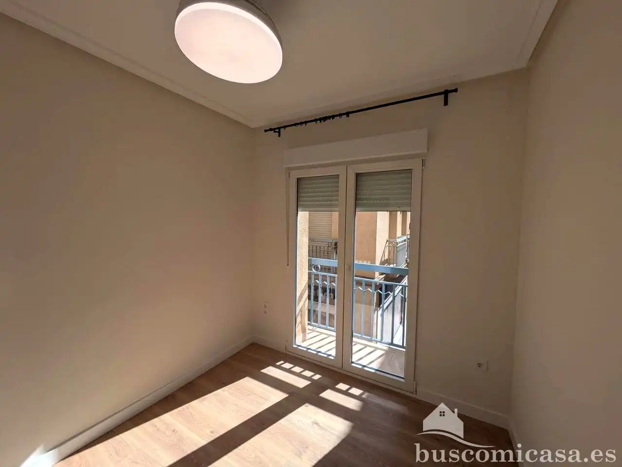 Flat for rent in Calle Canalejas, Centro ciudad