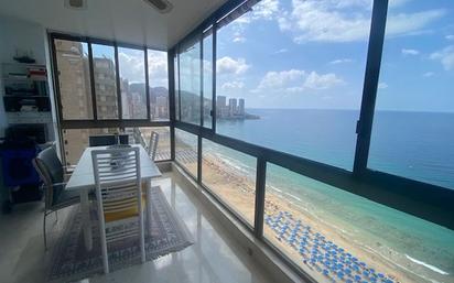 Dormitori de Apartament en venda en Benidorm amb Terrassa i Piscina