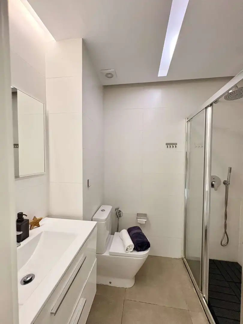 Badezimmer von Wohnungen zur untervermieten in Las Palmas de Gran Canaria mit Klimaanlage, Terrasse und Möbliert