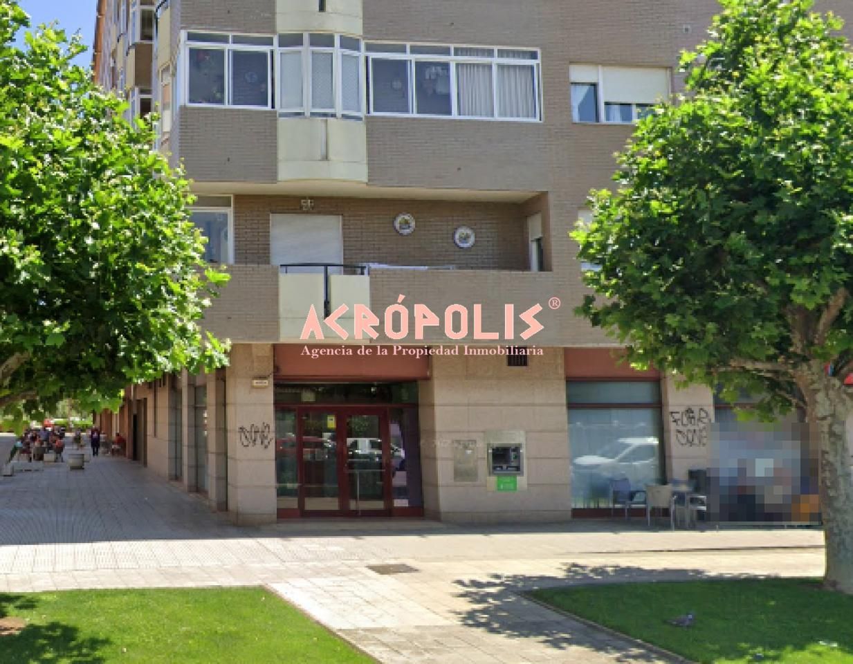 Vista exterior de Oficina de lloguer en León Capital  amb Calefacció