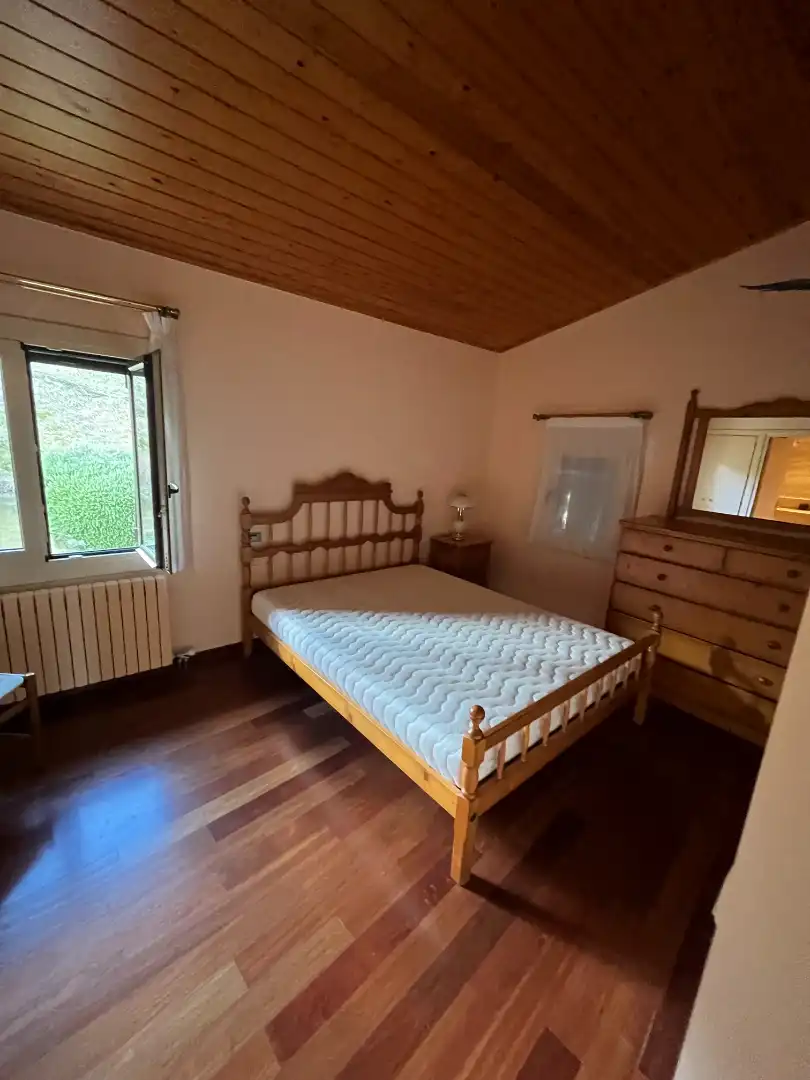 Dormitori de Finca rústica en venda en Sant Joan Les Fonts amb Aire condicionat, Calefacció i Jardí privat