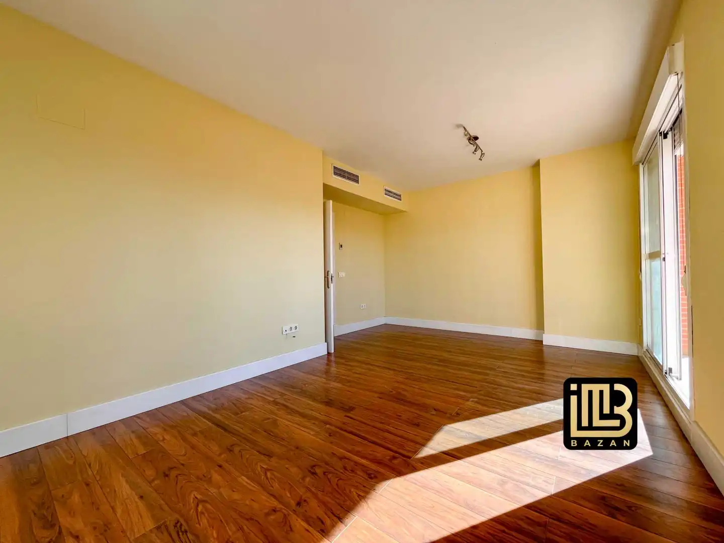 Living room of Attic for sale in San Juan de Aznalfarache  with Air Conditioner, Heating and Terrace