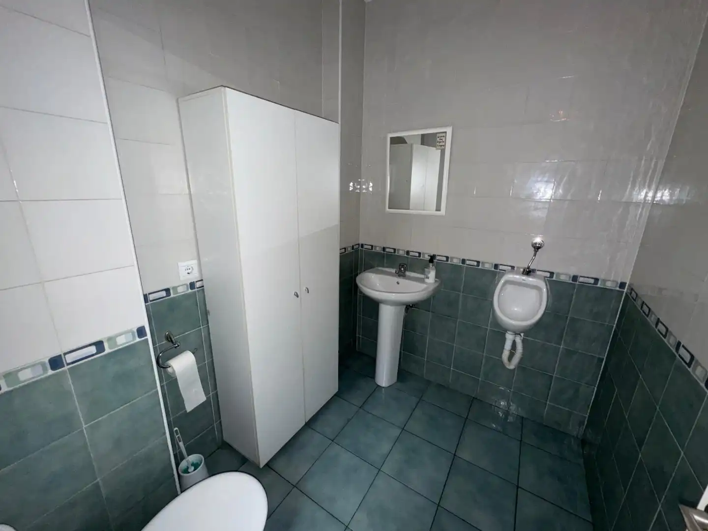 Badezimmer von Geschaftsraum zur Miete in Ponferrada mit Möbliert