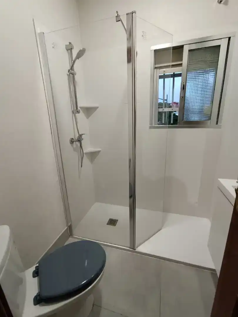 Bathroom of Flat for rent in  Sevilla Capital  with Air Conditioner