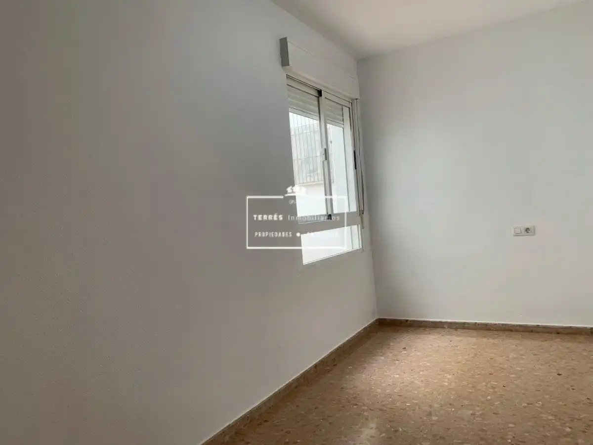 Habitación de Piso en venta en Castellón de la Plana / Castelló de la Plana con Terraza, Trastero y Balcón