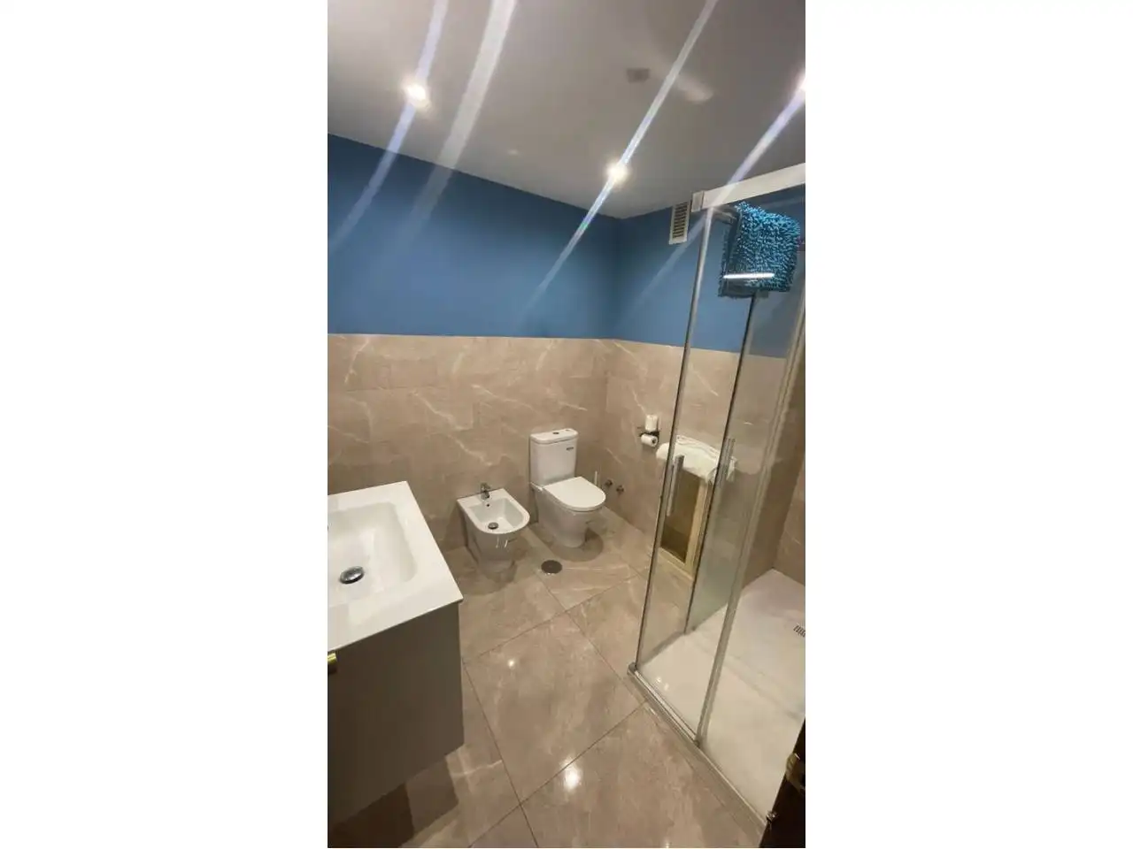 Bathroom of Flat for sale in Sevilla  with Air Conditioner, Heating and Balcony