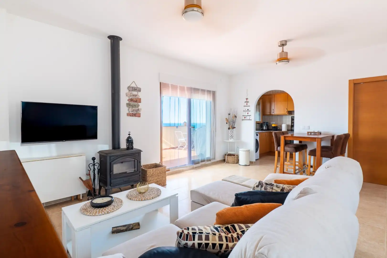 Sala de estar de Apartamento en venta en El Ràfol d'Almúnia con Calefacción, Terraza y Piscina