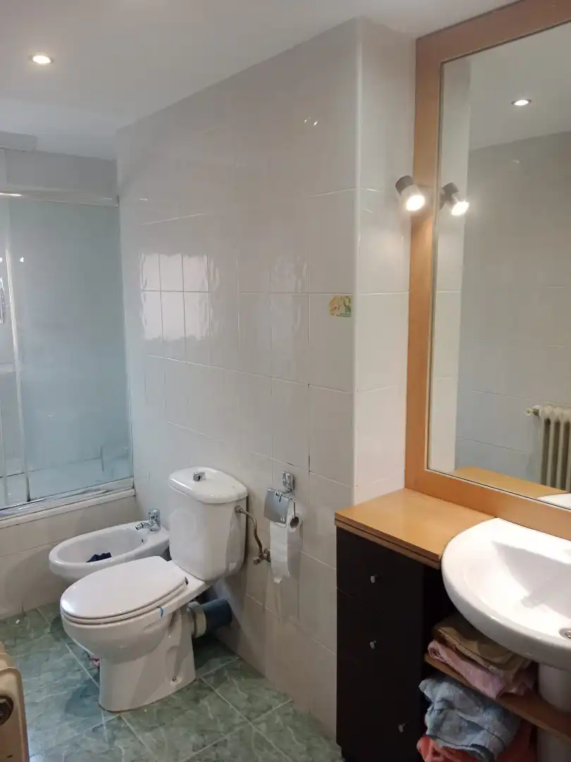 Baño de Piso de alquiler en Aranguren con Calefacción, Amueblado y Horno
