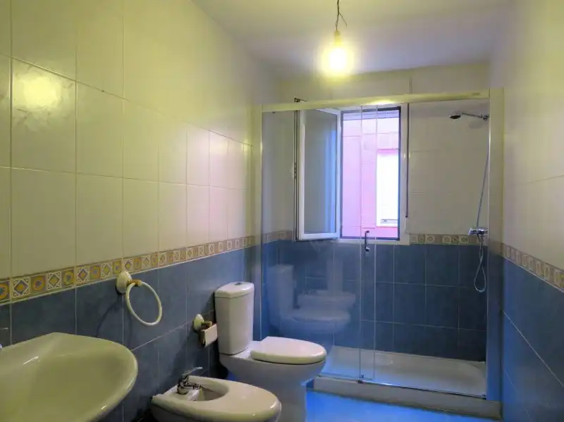 Baño de Casa o chalet en venta en Chozas de Abajo con Calefacción, Jardín privado y Trastero