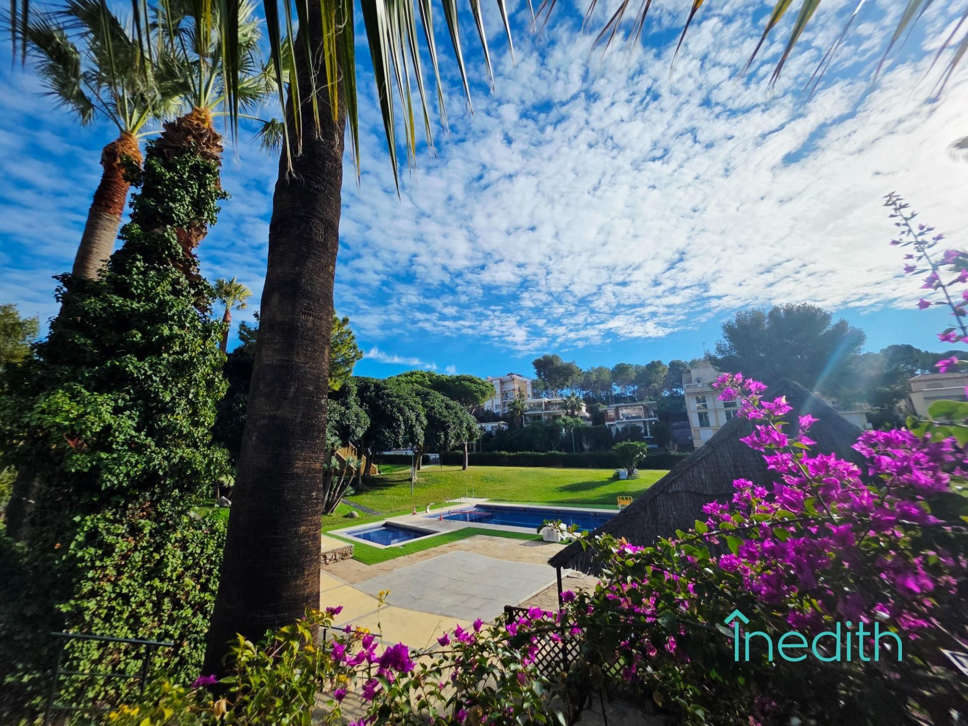 Garden of Flat for sale in Sitges  with Air Conditioner, Heating and Parquet flooring