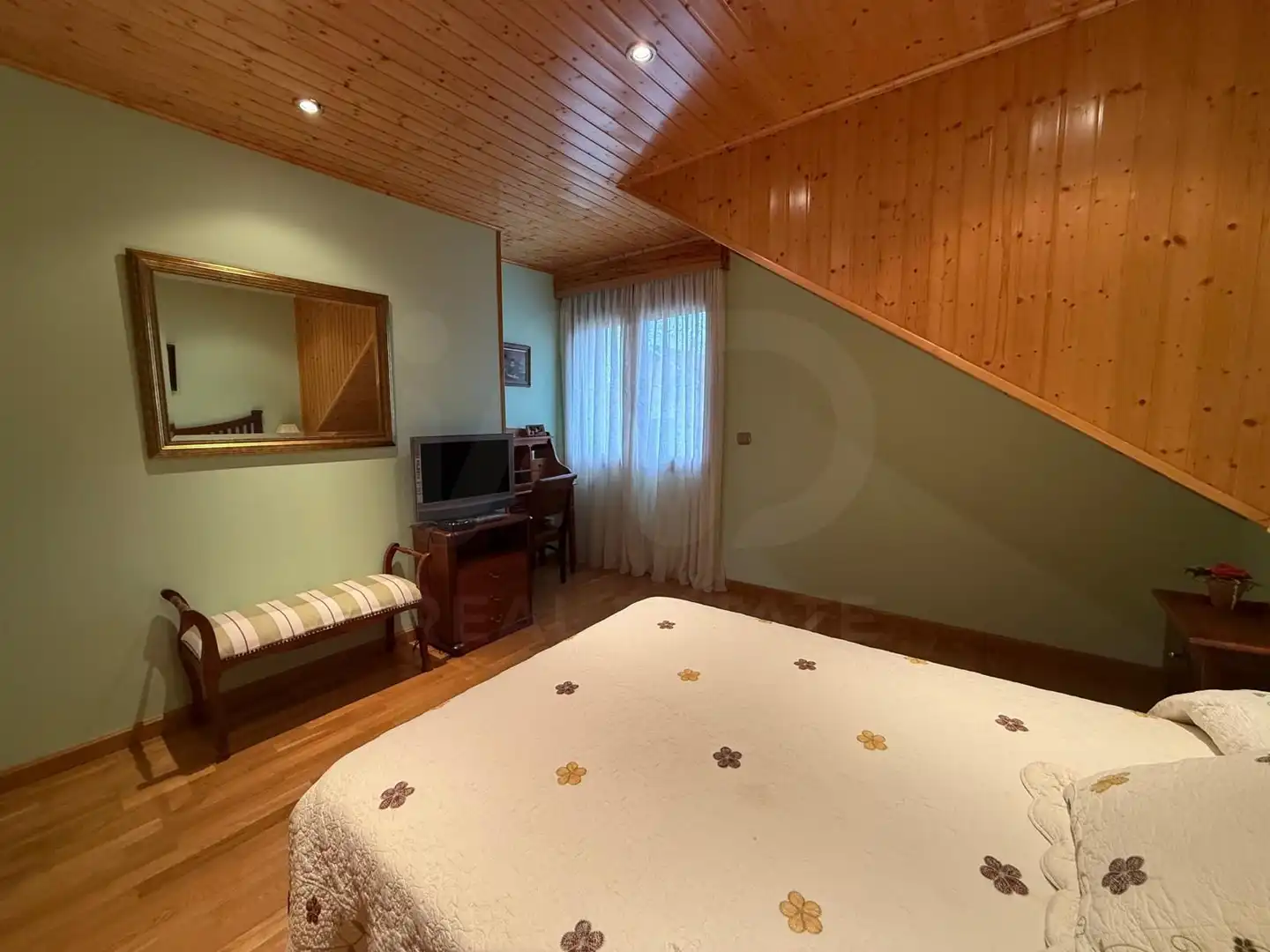 Dormitori de Casa o xalet en venda en Santovenia de la Valdoncina amb Calefacció i Terrassa