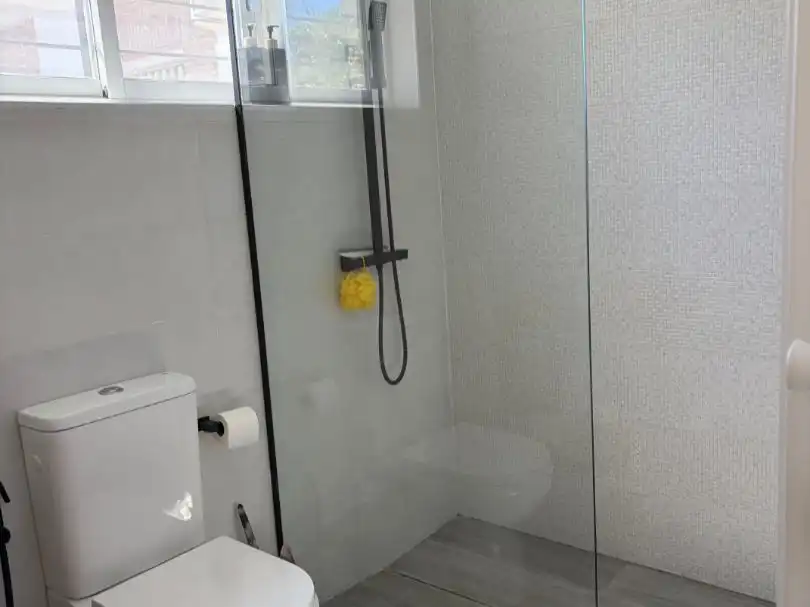 Bany de Casa o xalet en venda en Carmona amb Aire condicionat, Jardí privat i Terrassa