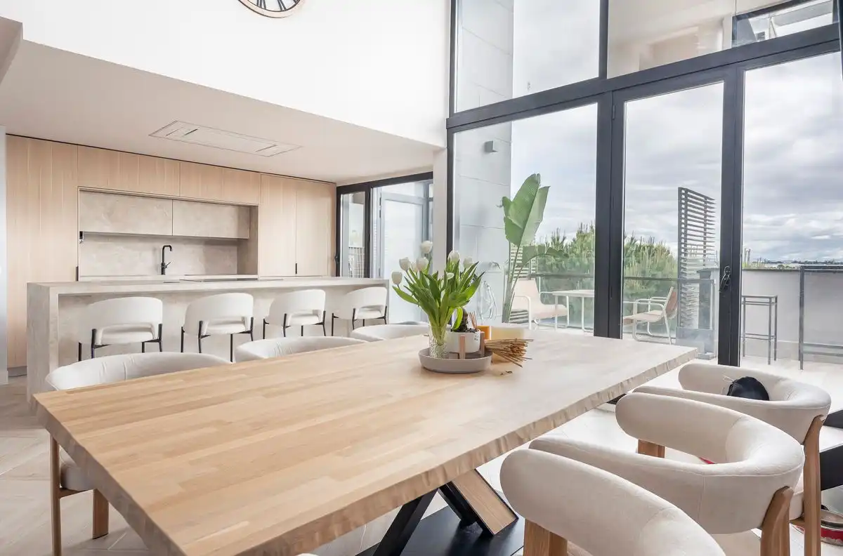 Esszimmer von Dachboden zum Verkauf in Majadahonda mit Klimaanlage, Heizung und Privatgarten