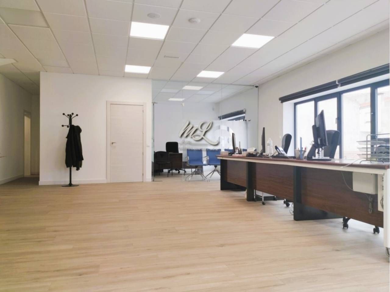 Office to rent in Mora  with Air Conditioner and Alarm