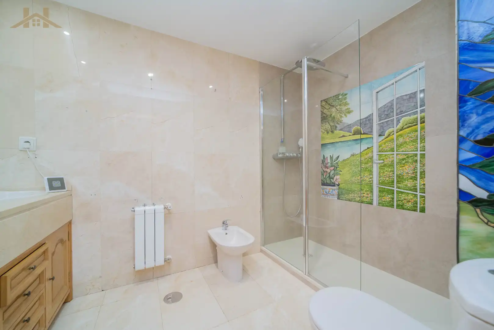 Badezimmer von Wohnung zum Verkauf in Madrid mit Klimaanlage, Heizung und Parkett