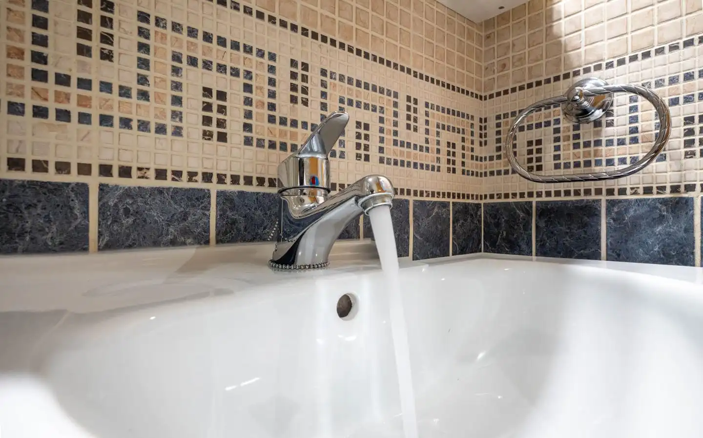 Baño de Casa adosada de alquiler en Ávila con Calefacción, Parquet y Terraza