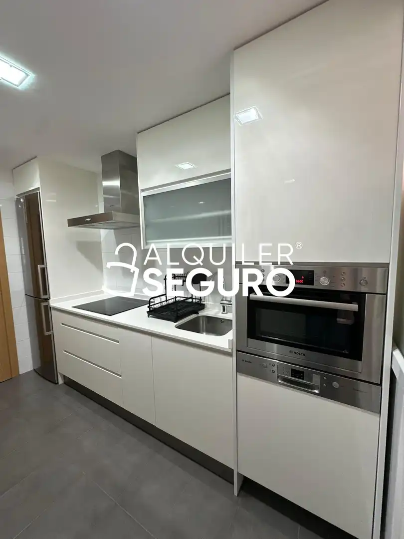 Cuina de Pis de lloguer en Móstoles amb Aire condicionat, Calefacció i Traster