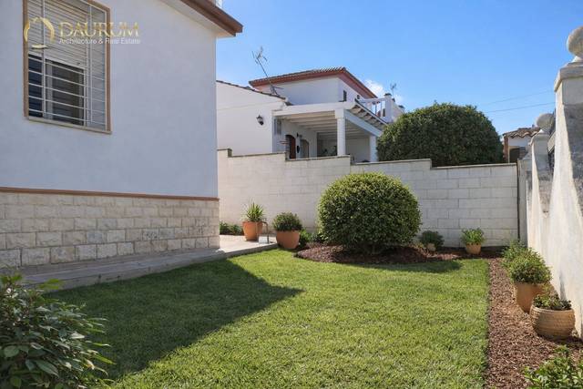 Casa-chalet en Venta en JOAQUÍN RODRIGO en Palomares del Río
