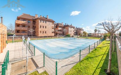 Vista exterior de Pis en venda en Pozuelo de Alarcón amb Aire condicionat, Calefacció i Terrassa