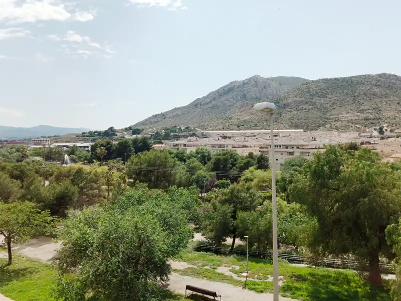 Vista exterior de Dúplex en venta en Elda con Calefacción, Trastero y Balcón