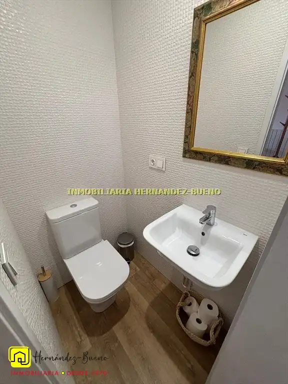 Baño de Dúplex de alquiler en Salamanca con Calefacción, Terraza y Piscina