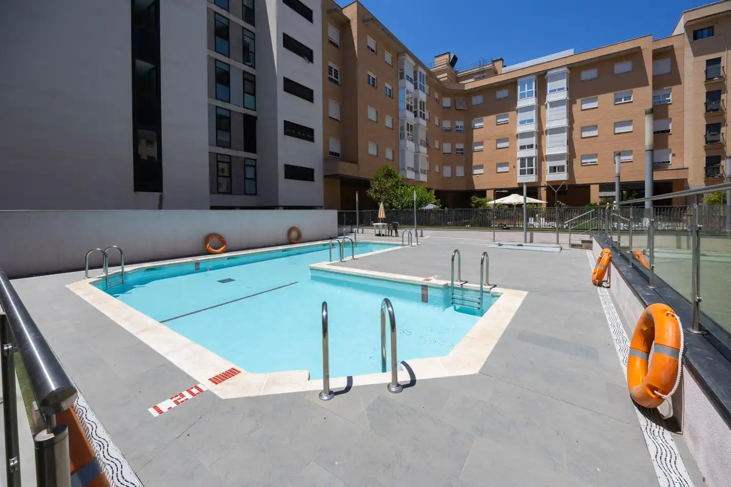 Swimming pool of Attic for rent in Madrid  with Air Conditioner, Heating and Terrace