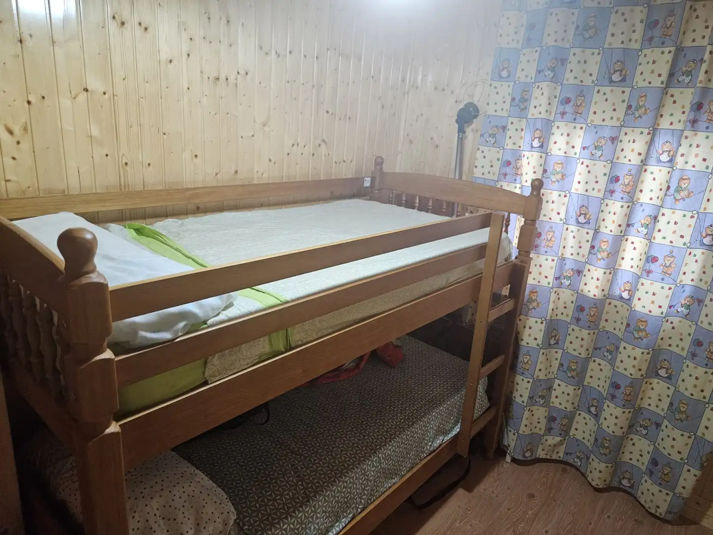 Habitación de Casa o chalet en venta en Fuentenovilla con Jardín privado, Piscina y Amueblado
