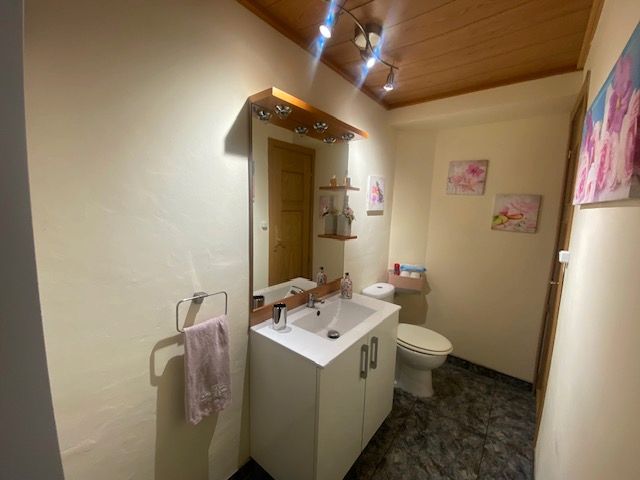 Bany de Casa o xalet de lloguer en Cornellà de Llobregat amb Aire condicionat, Calefacció i Parquet
