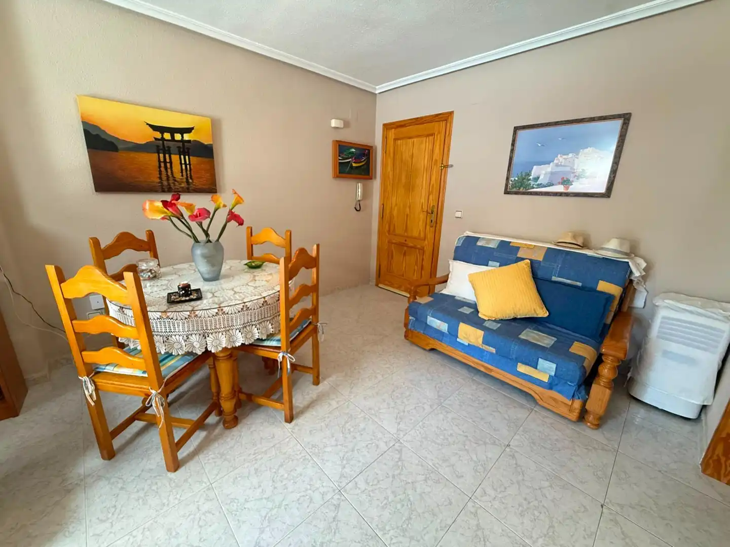 Sala de estar de Apartamento en venta en Guardamar del Segura con Terraza, Trastero y Piscina comunitaria