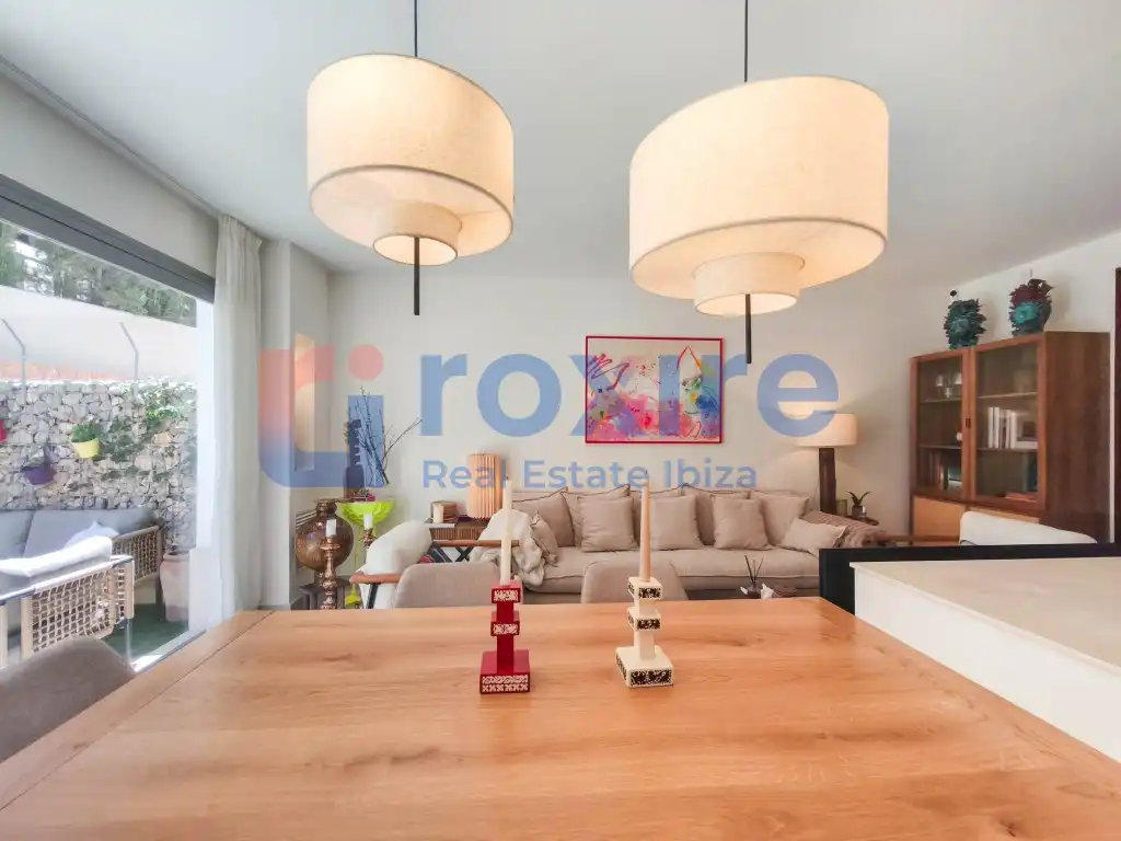 Sala de estar de Casa adosada de alquiler en Sant Antoni de Portmany con Aire acondicionado, Calefacción y Jardín privado
